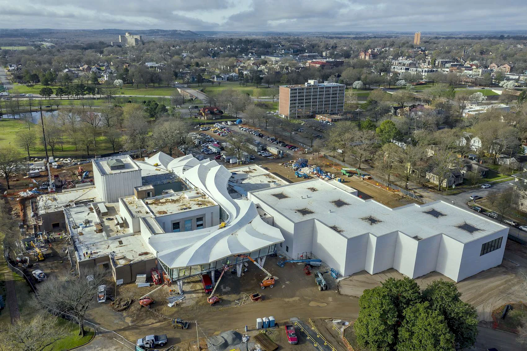 Studio Gang’s design for the new Arkansas Museum of Fine Arts creates a central axis spanning the length of the building and connecting the Museum’s various programming areas. Photograph by Timothy Hursley.