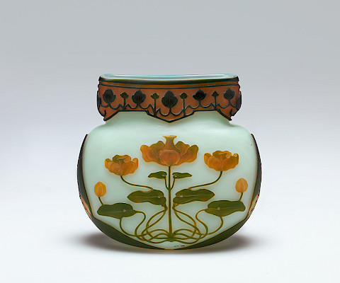 Sèvres Porcelain Manufactory, "Waterlily Vase," 1900, blown and cameo-carved glass, 6 x1/4 x 7 3/8 x 3 7/8 in., On loan from the Chrysler Museum of Art: Gift of Walter P. Chrysler, Jr. 71.6687. Image courtesy of the Chrysler Museum of Art. Photography by Edward Pollard. © Sèvres Porcelain Manufactory.